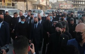 الكاظمي يحضر مجلس عزاء المرجع الحكيم في النجف الأشرف (صور)