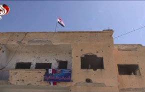 دمشق تنتصر مجددا على الارهاب.. العلم السوري يرفرف بسماء درعا البلد