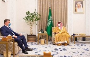 محمد بن سلمان يستقبل مسؤولا روسيا في نيوم