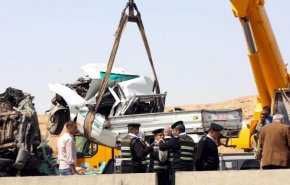 مصرع 4 مصريين وإصابة 10 آخرين بانقلاب سيارة تابعة لكنيسة بأسيوط

