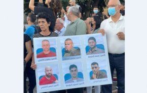 شاهد.. أهالي الناصرة يرفعون صور الأسرى الستة خلال وقفة تضامنية