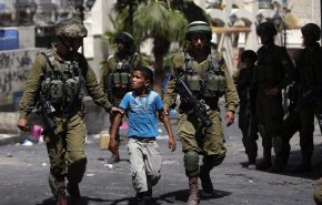 الاحتلال يعتقل ثلاثة أطفال ويقتحم مستشفى شرقي القدس