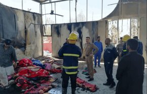 بالصور.. اخماد حريق اندلع بموكب حسيني على طريق النجف- كربلاء 