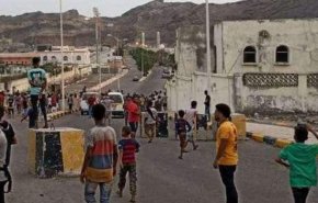 محتجون يقتحمون قصر المعاشيق في عدن
