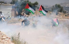 فلسطين.. اصابة شاب بالرصاص والعشرات باختناق خلال مسيرة كفر قدوم