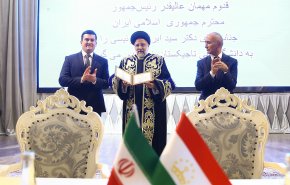الجامعة الوطنية الطاجيكية تمنح الرئيس الايراني شهادة دكتوراه فخرية