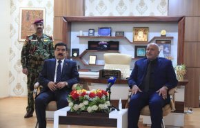 بالصور.. وزير الدفاع العراقي يصل إلى كربلاء المقدسة