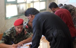 عشرات المسلحين ببلدة تل شهاب ينضمون لاتفاق التسوية
