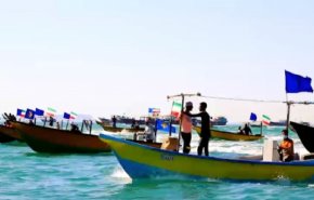 برگزاری رژه بزرگ شناوری بسیج دریایی با حضور فرمانده نیروی دریایی سپاه
