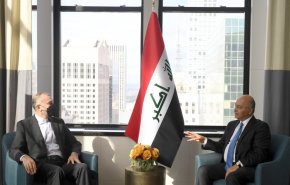 صالح وعبد اللهيان يبحثان تعزيز العلاقات بين البلدين