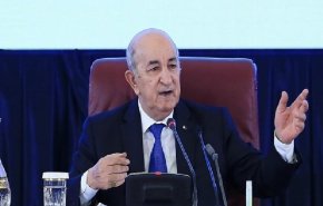 الرئيس الجزائري يتهم دول الجوار بشن هجمات إلكترونية على بلاده