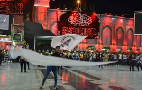 شاهد..صورة الشهيد المهندس تتقدم موكب بني عامر في الاربعينية