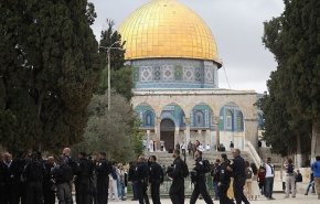عشرات المستوطنين يقتحمون المسجد الأقصى