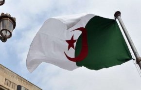 الجزائر تستدعي سفيرها لدى باريس