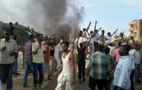 سلطات السودان تحذر من نفاد مخزون الأدوية الأساسية والوقود والقمح
