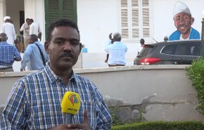 شاهد.. قطار الثورة في السودان يسير نحو المجهول