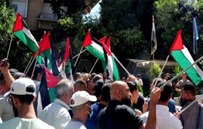 معتصمون في دمشق يرفضون'اتفاق الإطار' بين الأونروا وواشنطن