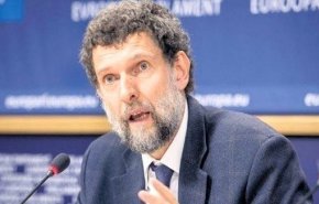 تركيا تمدد إعتقال الناشط المدني عثمان كافالا