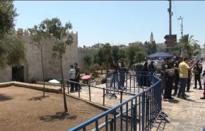 غضب فلسطيني عارم بوجه الاحتلال بعد فرضه الامر الواقع بالقدس 
