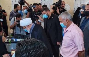 ممثل السيستاني في كربلاء يدلي بصوته في الانتخابات