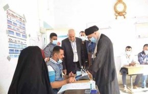 وكيل السيد السيستاني يدلي بصوته في الانتخابات النيابية