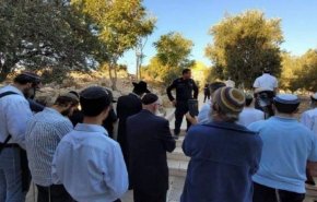 عشرات المستوطنين يقتحمون المسجد الأقصى