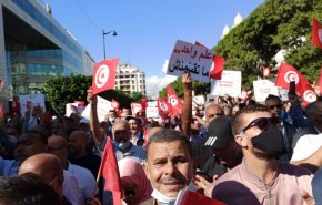 شاهد..أضخم تظاهرة في تونس احتجاجاً على اجراءات سعيد