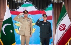 رئيس هيئة الاركان العامة للقوات المسلحة یلتقی قائد الجيش الباكستاني