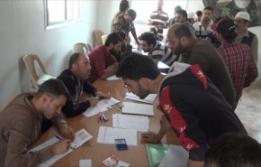 شاهد.. إقبال كبير على اتفاق المصالحة في بلدة الجيزة بدرعا