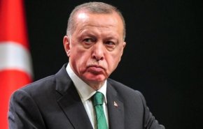 اردوغان يعزل 3 أعضاء بلجنة السياسة النقدية في البنك المركزي
