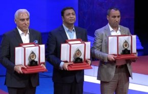شاهد.. اقامة مراسم منح جائزة المصطفى(ص) الى علماء من العالم الإسلامي 