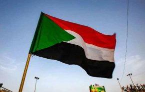 شاهد..المحتجون يقتحمون مبنى وكالة 