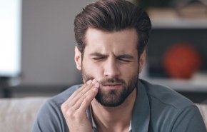 5 مكونات في مطبخك تقلل من ألم الأسنان ..تعرف عليها