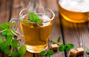5طرق مدهشة لاستخدام الشاي الأخضر للحصول على بشرة متوهجة وشعر أكثر لمعانا