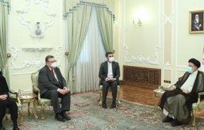 الرئيس الايراني يدعو الاتحاد الاوروبي للابتعاد عن سياسات اميركا التوسعية