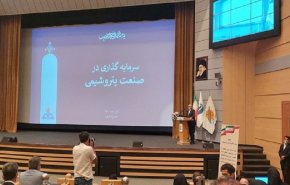 ايران تحصل على 14 مليار دولار سنويا من عائدات البتروكيماويات