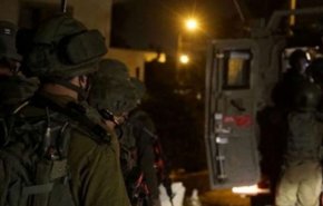 الاحتلال يعتقل مواطنًا ويغلق شوارع في القدس