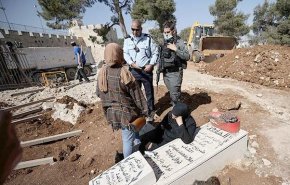 شاهد..غضب نشطاء التواصل من تجريف مقبرة 