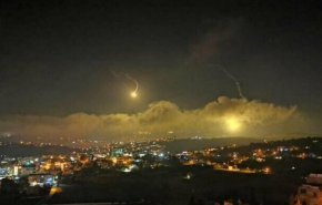 القوات الصهيونية تطلق قنابل مضيئة فوق جنوب لبنان