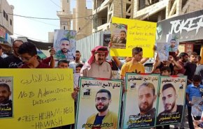 سبعة أسرى يواصلون اضرابهم عن الطعام.. والاحتلال يجدد اعتقالا إداريا بحق عدد منهم
