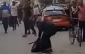 جريمة بشعة تهز مصر... المهاجم يقطع رأس الرجل وسط الشارع بالاسماعيلية
