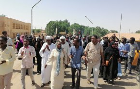 السودان.. تفريق احتجاج للمعلمين بقنابل الغاز واعتقال خمسة منهم