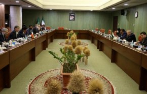 إيران وباكستان..  تتجهان لمقايضة السلع واستخدام العملات المحلية