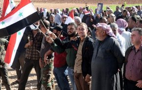 بالصور..أهالي بلدة فافين بریف حلب ينظمون وقفة احتجاجية