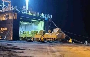 قوة سعودية كبيرة لتحالف العدوان تنسحب من عدن