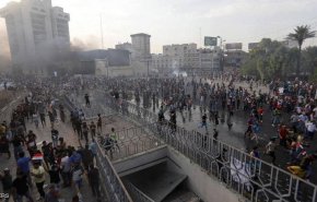 الاحتجاجات تغلق جسرا حيويا وسط بغداد