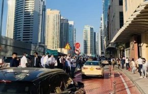 فيديو.. خروج الأهالي من منازلهم في دبي إثر زلزال جنوب إيران