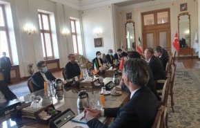 وزير الخارجية يلتقي نظيره التركي في طهران
