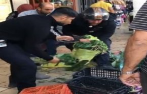 شاهد..سلطات الاحتلال تعتدي على فلسطينيات في القدس