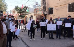 معلمو ' أونروا ' في المخيمات الفلسطينية بلبنان يعتصمون مجددًا